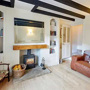  Holiday home Host & - Rose Cottage,